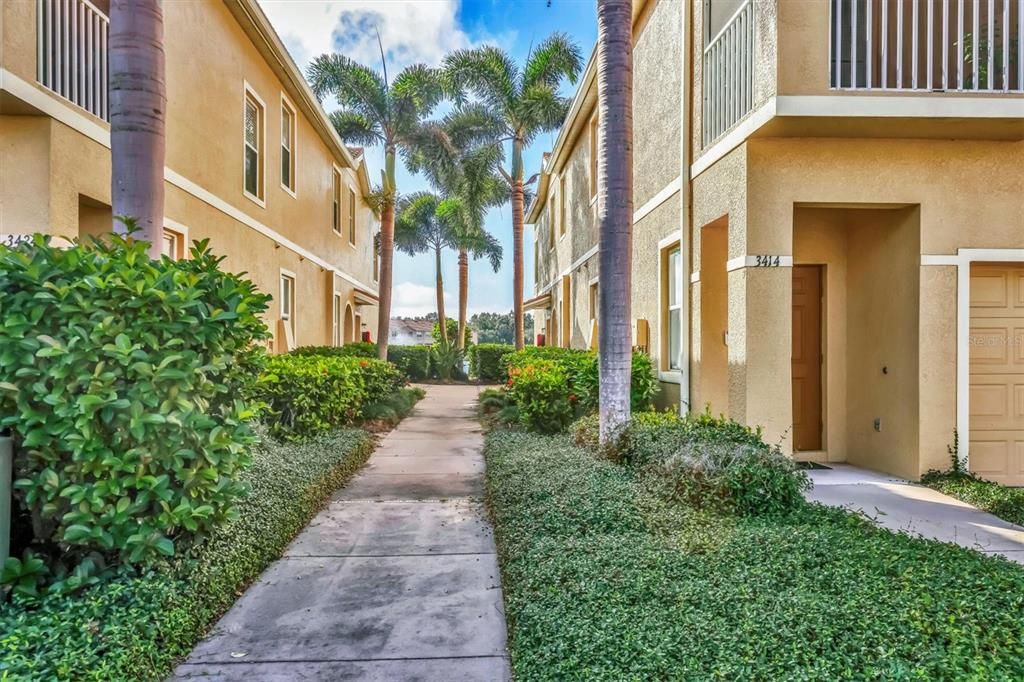 Active With Contract: $2,000 (3 beds, 2 baths, 1210 Square Feet)