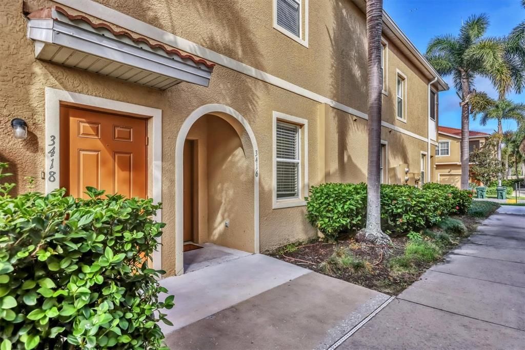 Active With Contract: $2,000 (3 beds, 2 baths, 1210 Square Feet)