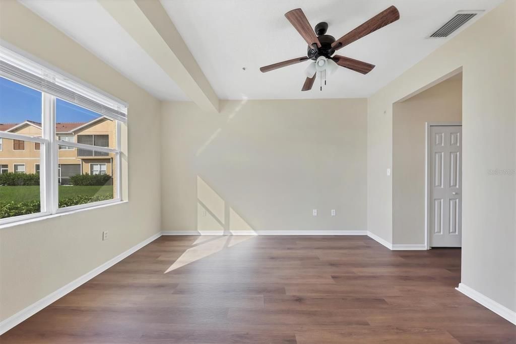 Active With Contract: $2,000 (3 beds, 2 baths, 1210 Square Feet)