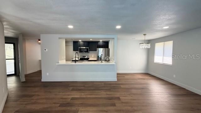 合同活跃: $399,900 (3 贝兹, 2 浴室, 1274 平方英尺)