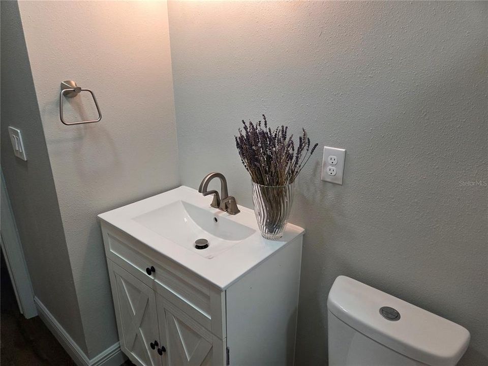 合同活跃: $399,900 (3 贝兹, 2 浴室, 1274 平方英尺)