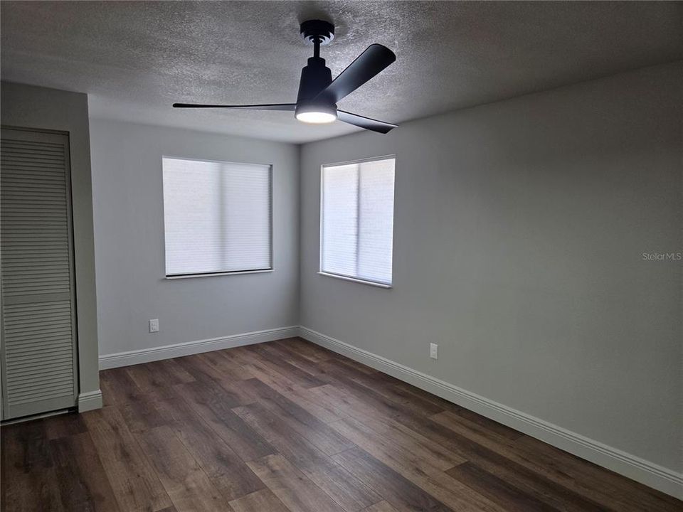 合同活跃: $399,900 (3 贝兹, 2 浴室, 1274 平方英尺)