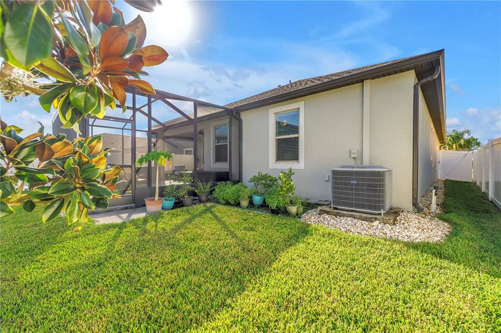 Active With Contract: $400,000 (4 beds, 3 baths, 2044 Square Feet)