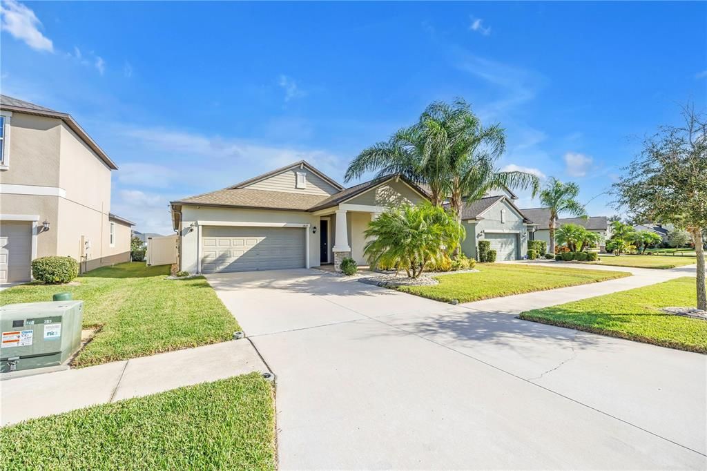 Active With Contract: $400,000 (4 beds, 3 baths, 2044 Square Feet)