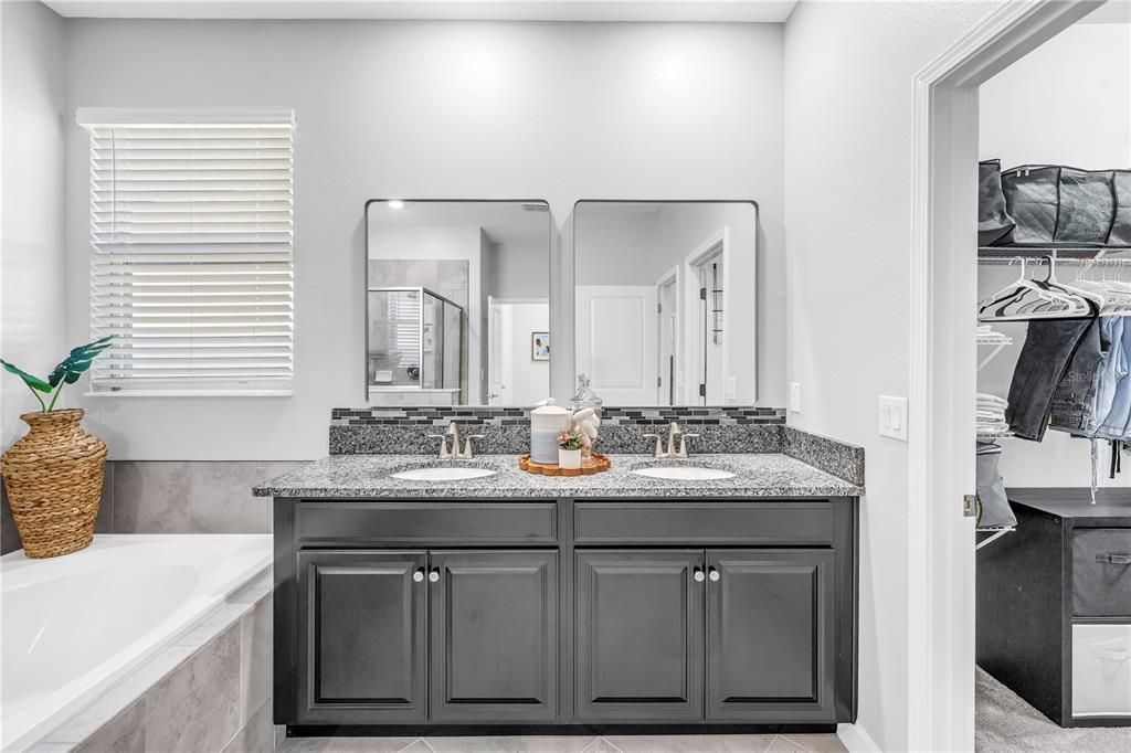 Active With Contract: $400,000 (4 beds, 3 baths, 2044 Square Feet)