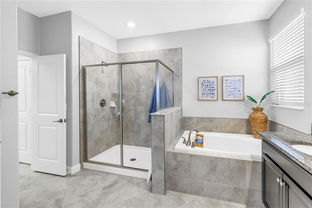 Active With Contract: $400,000 (4 beds, 3 baths, 2044 Square Feet)