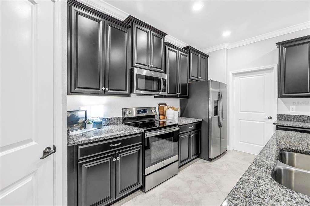 Active With Contract: $400,000 (4 beds, 3 baths, 2044 Square Feet)