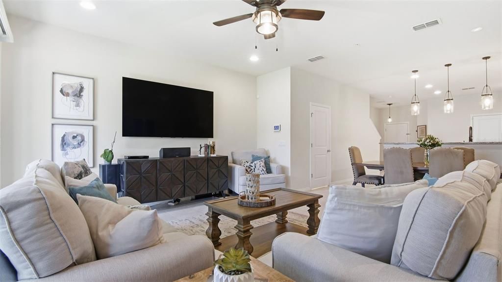 На продажу: $327,900 (3 спален, 2 ванн, 1667 Квадратных фут)