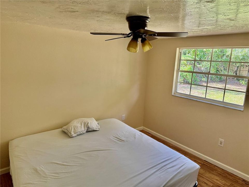 Active With Contract: $284,900 (3 beds, 1 baths, 1032 Square Feet)