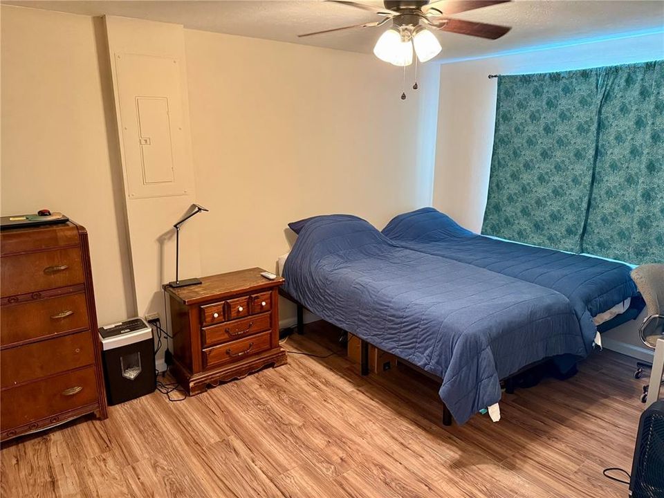 Active With Contract: $284,900 (3 beds, 1 baths, 1032 Square Feet)