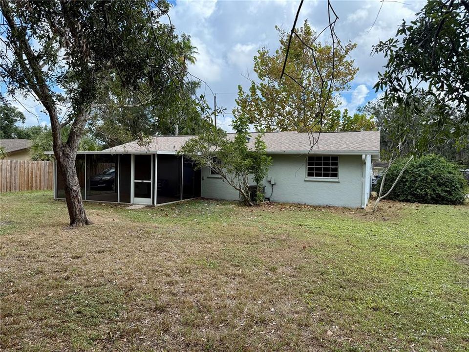 Active With Contract: $284,900 (3 beds, 1 baths, 1032 Square Feet)