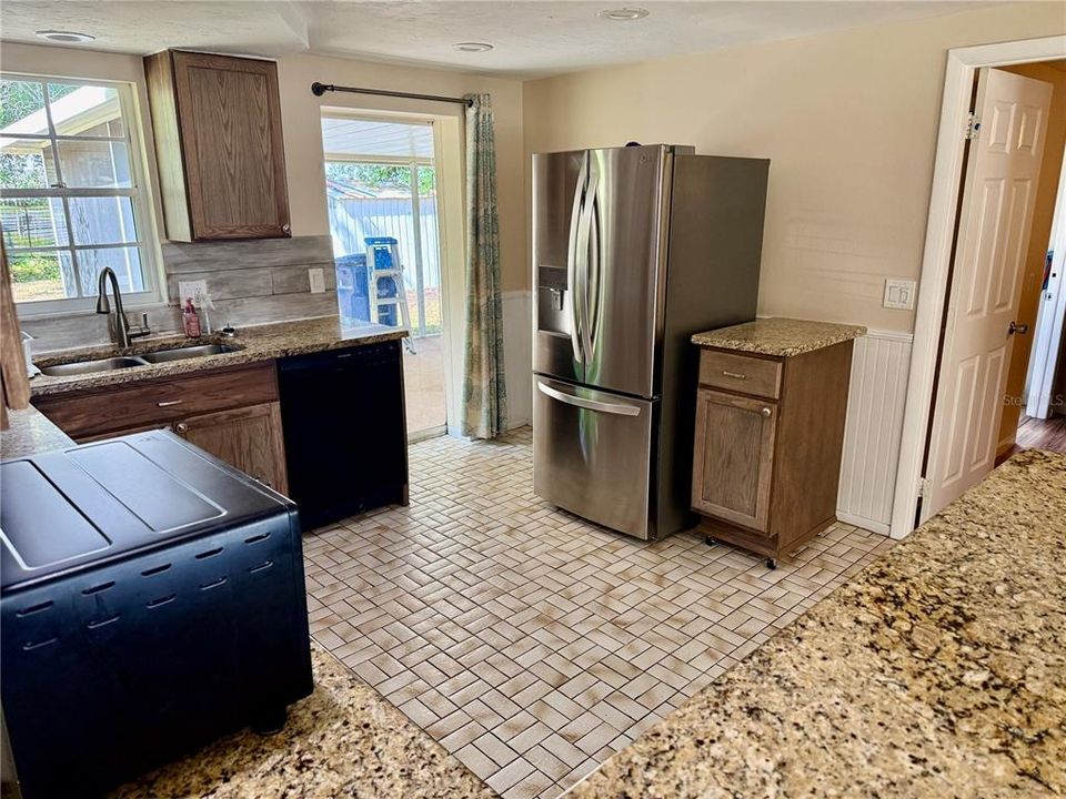 Active With Contract: $284,900 (3 beds, 1 baths, 1032 Square Feet)