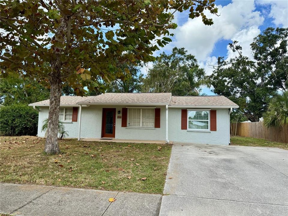 Active With Contract: $284,900 (3 beds, 1 baths, 1032 Square Feet)