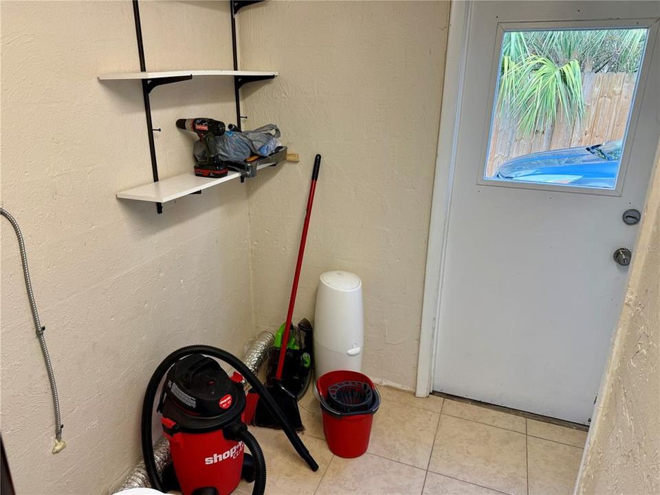 Active With Contract: $284,900 (3 beds, 1 baths, 1032 Square Feet)