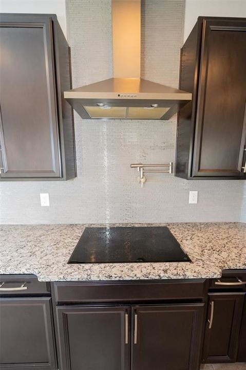 En Venta: $899,000 (4 camas, 3 baños, 4227 Pies cuadrados)