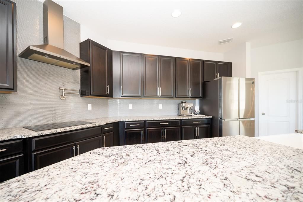 En Venta: $899,000 (4 camas, 3 baños, 4227 Pies cuadrados)