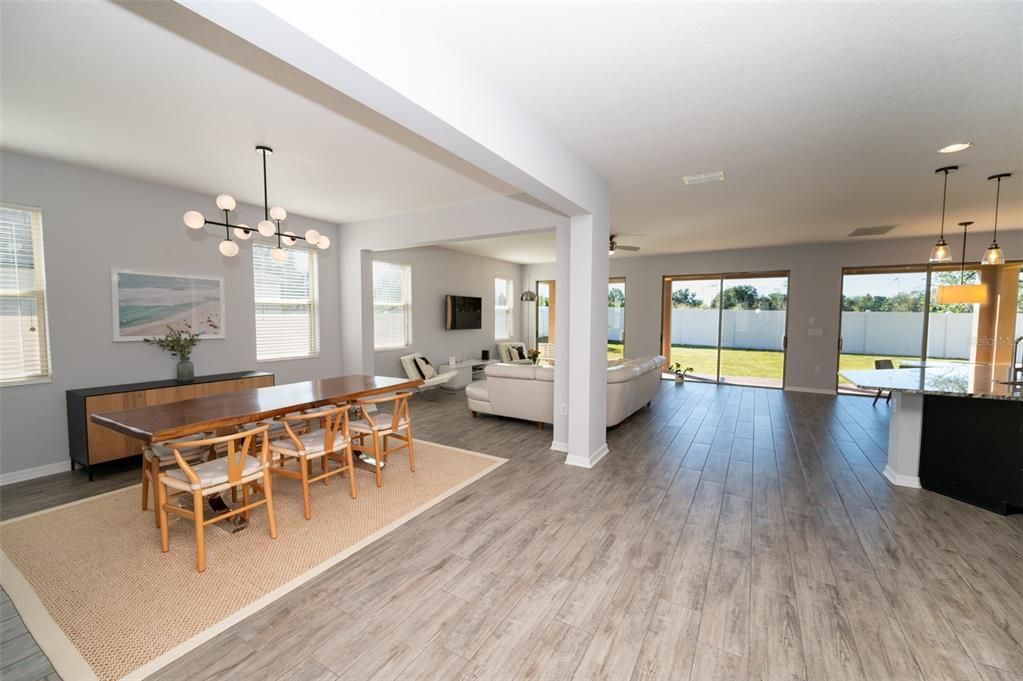 En Venta: $899,000 (4 camas, 3 baños, 4227 Pies cuadrados)