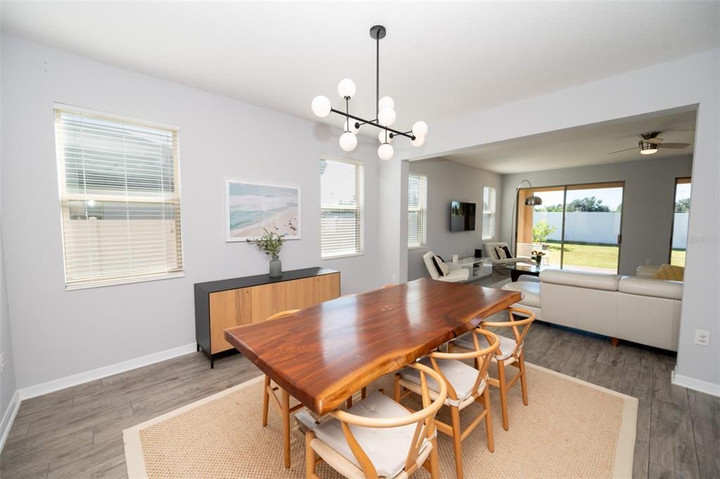 En Venta: $899,000 (4 camas, 3 baños, 4227 Pies cuadrados)