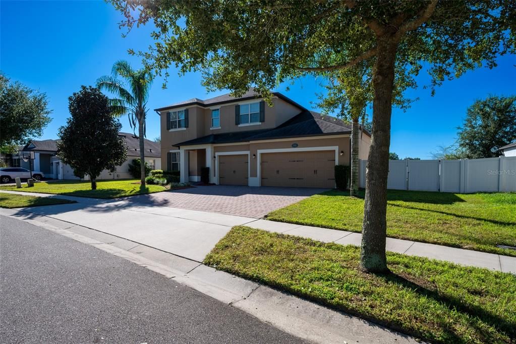 En Venta: $899,000 (4 camas, 3 baños, 4227 Pies cuadrados)