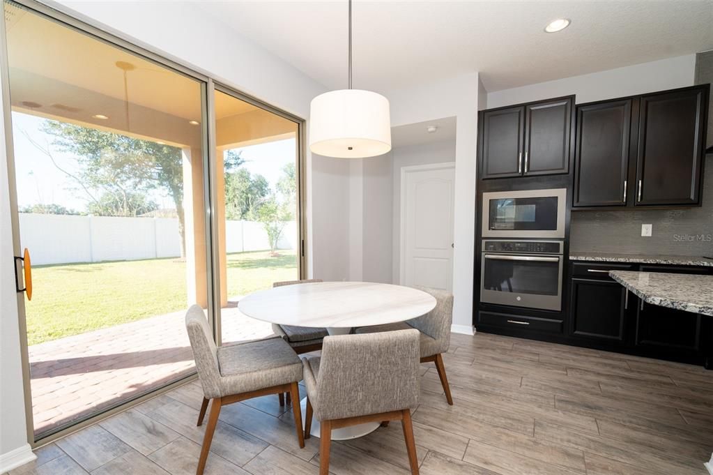 En Venta: $899,000 (4 camas, 3 baños, 4227 Pies cuadrados)