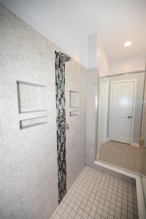 En Venta: $899,000 (4 camas, 3 baños, 4227 Pies cuadrados)