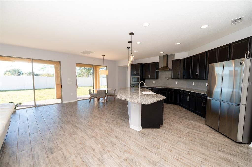 En Venta: $899,000 (4 camas, 3 baños, 4227 Pies cuadrados)