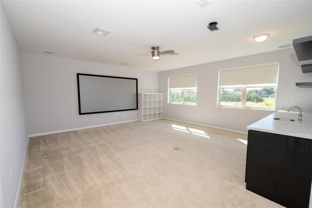 En Venta: $899,000 (4 camas, 3 baños, 4227 Pies cuadrados)