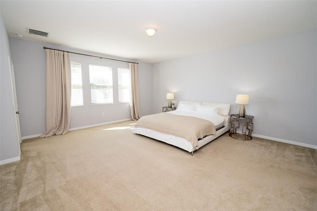 En Venta: $899,000 (4 camas, 3 baños, 4227 Pies cuadrados)