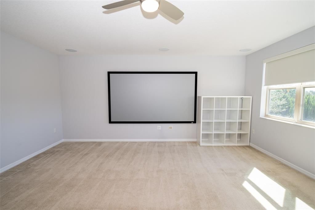 En Venta: $899,000 (4 camas, 3 baños, 4227 Pies cuadrados)