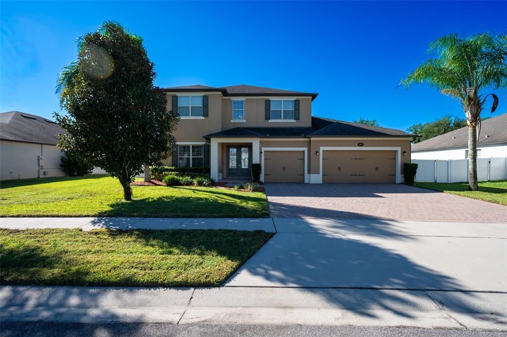 En Venta: $899,000 (4 camas, 3 baños, 4227 Pies cuadrados)