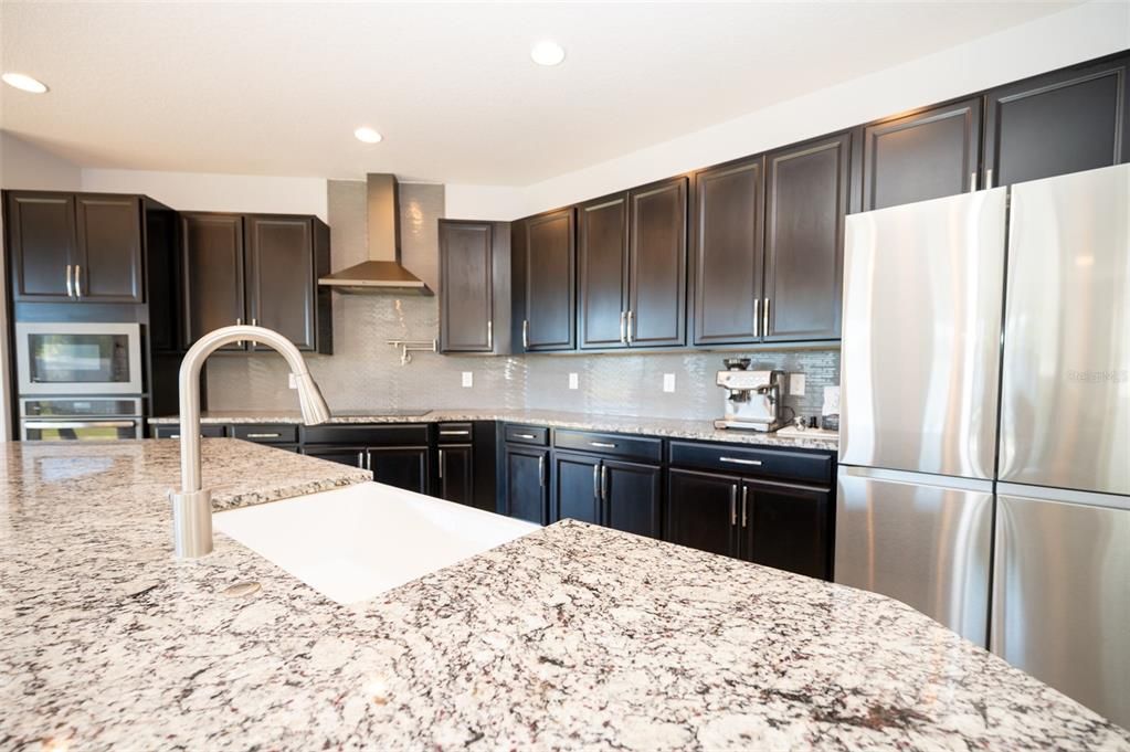 En Venta: $899,000 (4 camas, 3 baños, 4227 Pies cuadrados)