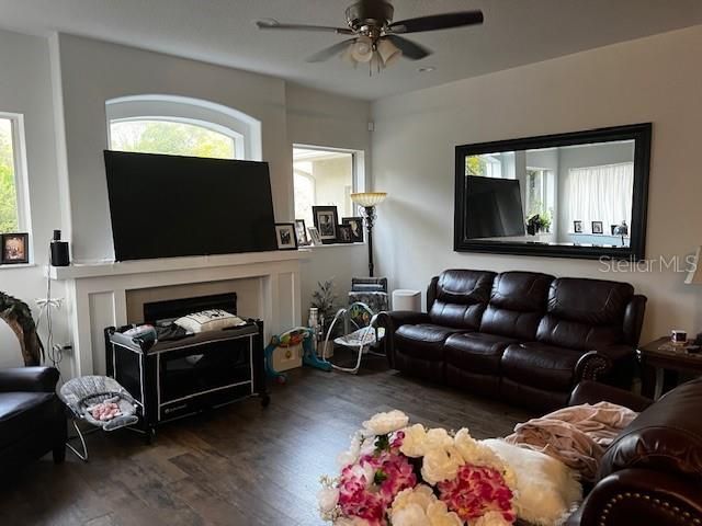 For Sale: $375,000 (4 beds, 3 baths, 2393 Square Feet)