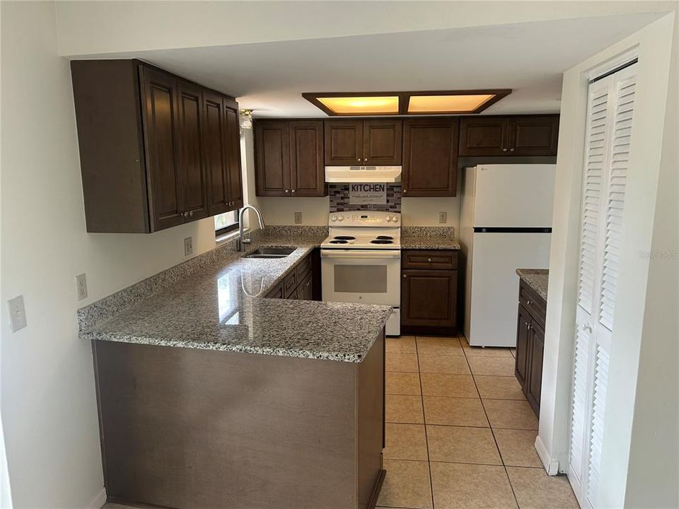 Activo con contrato: $210,000 (2 camas, 2 baños, 1088 Pies cuadrados)