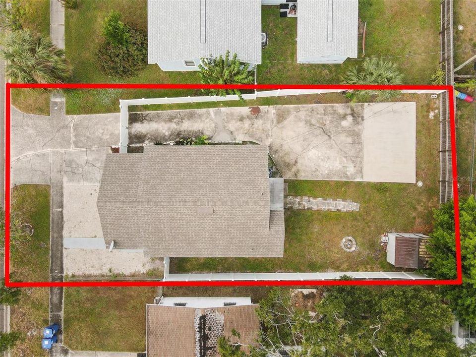 合同活跃: $243,500 (3 贝兹, 1 浴室, 872 平方英尺)