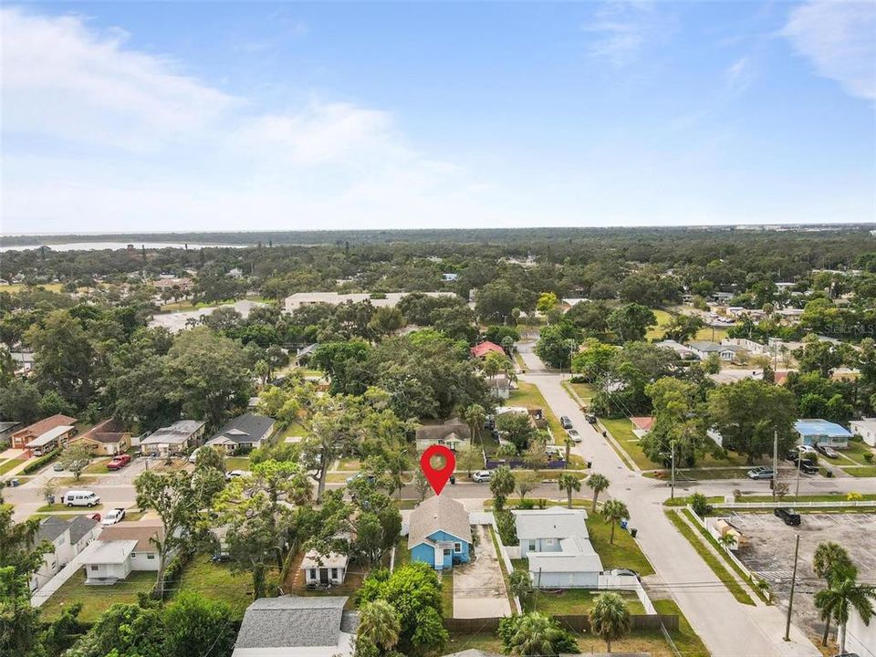 合同活跃: $243,500 (3 贝兹, 1 浴室, 872 平方英尺)