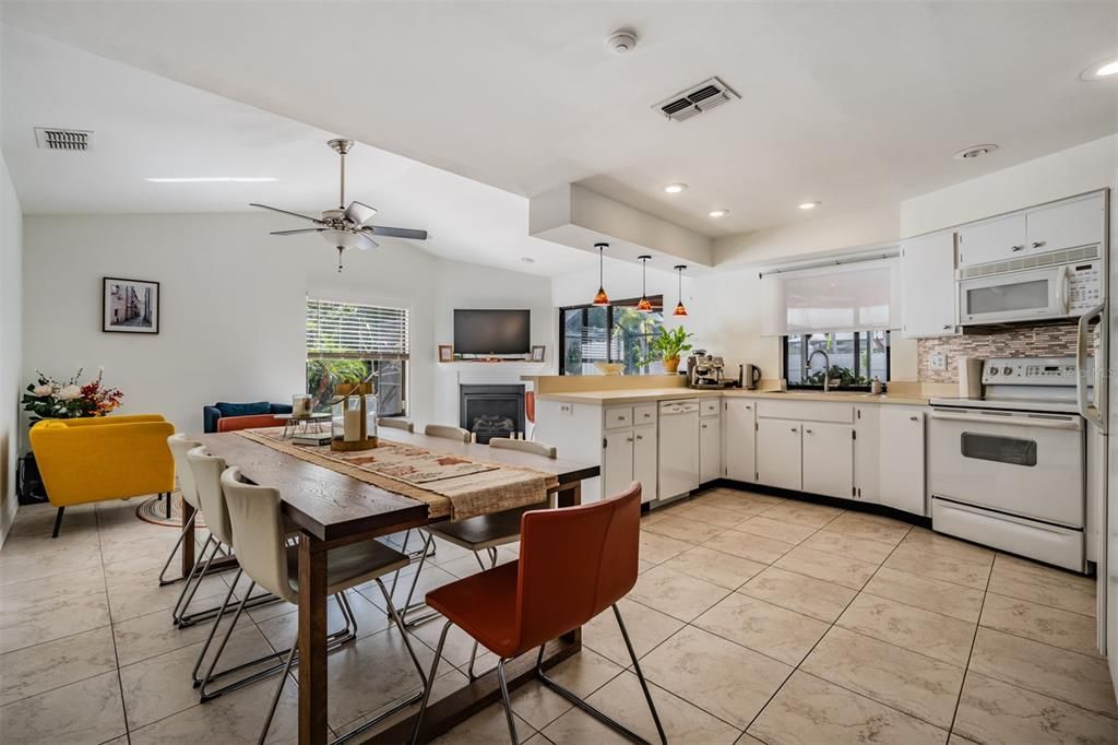 Active With Contract: $495,000 (3 beds, 2 baths, 1930 Square Feet)