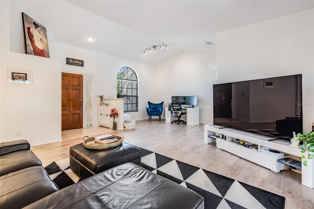 Active With Contract: $495,000 (3 beds, 2 baths, 1930 Square Feet)