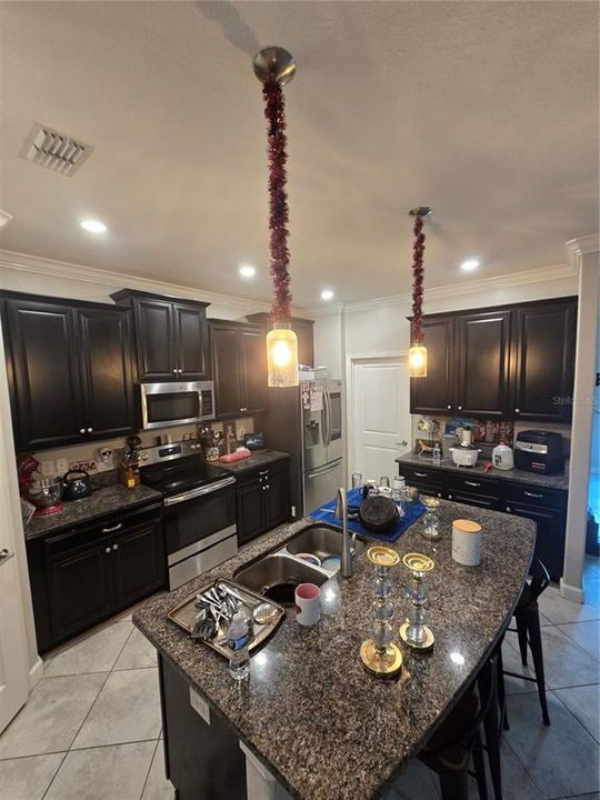 待售: $445,000 (4 贝兹, 3 浴室, 2057 平方英尺)