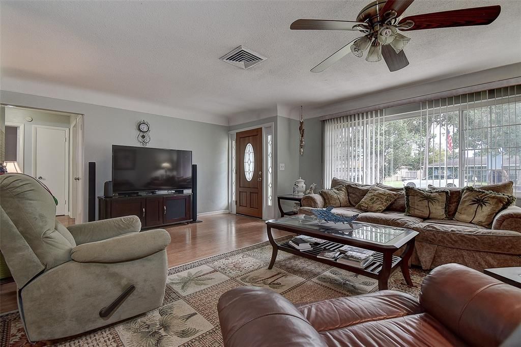 Active With Contract: $419,900 (3 beds, 2 baths, 1627 Square Feet)