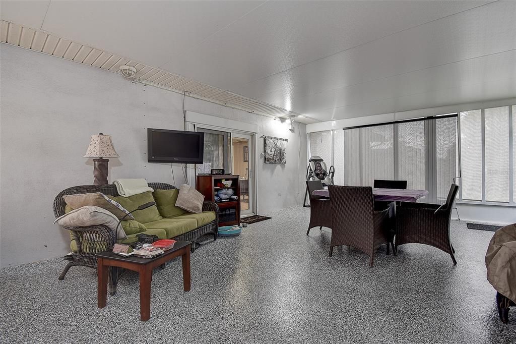 Active With Contract: $419,900 (3 beds, 2 baths, 1627 Square Feet)