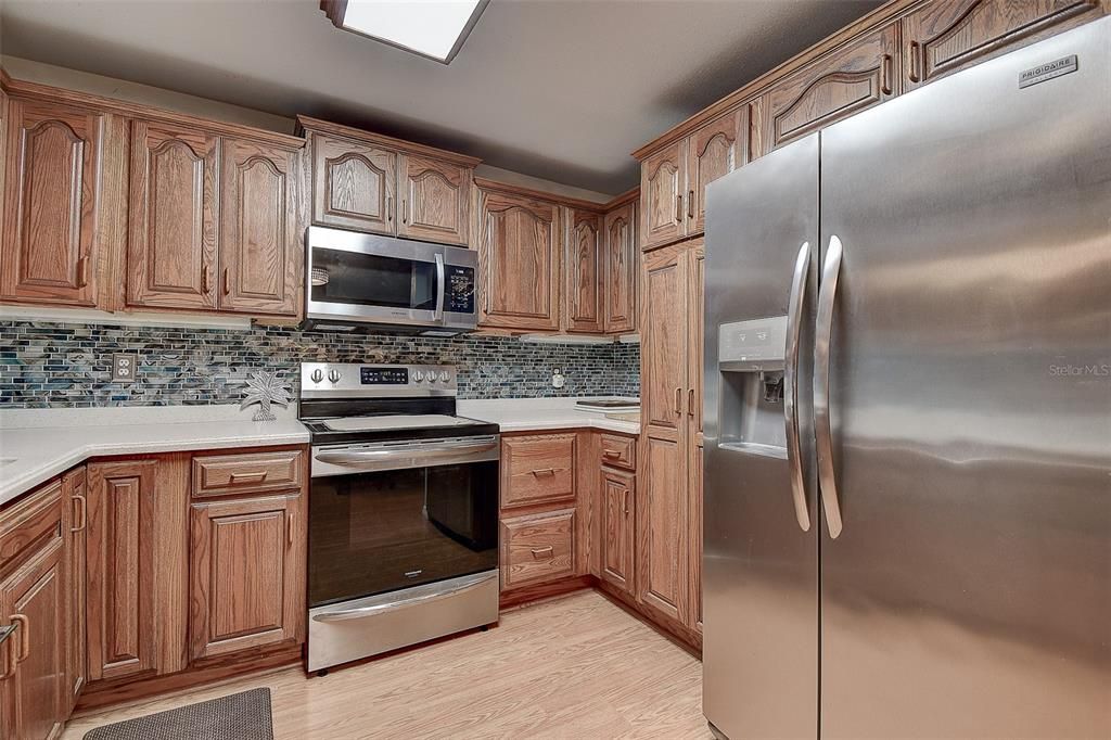 Active With Contract: $419,900 (3 beds, 2 baths, 1627 Square Feet)