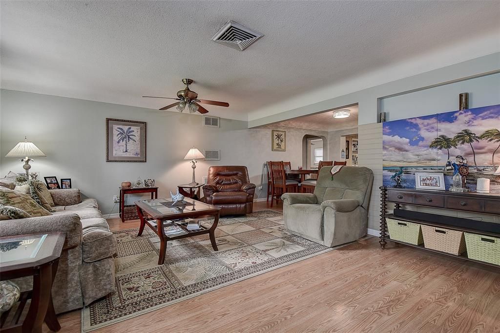 Active With Contract: $419,900 (3 beds, 2 baths, 1627 Square Feet)