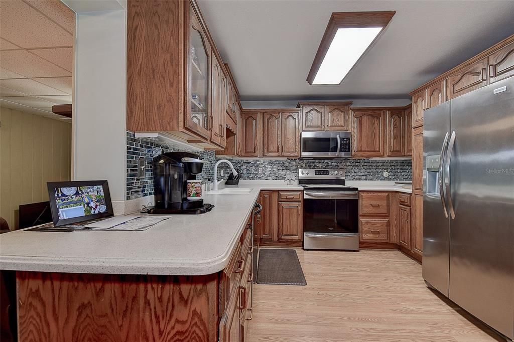 Active With Contract: $419,900 (3 beds, 2 baths, 1627 Square Feet)