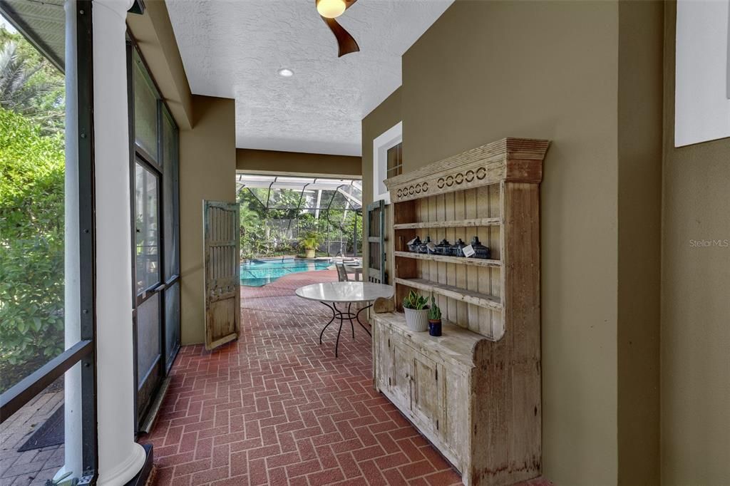 For Sale: $1,575,000 (5 beds, 4 baths, 3965 Square Feet)