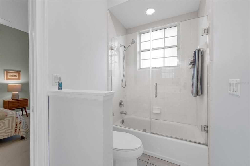 For Sale: $1,575,000 (5 beds, 4 baths, 3965 Square Feet)