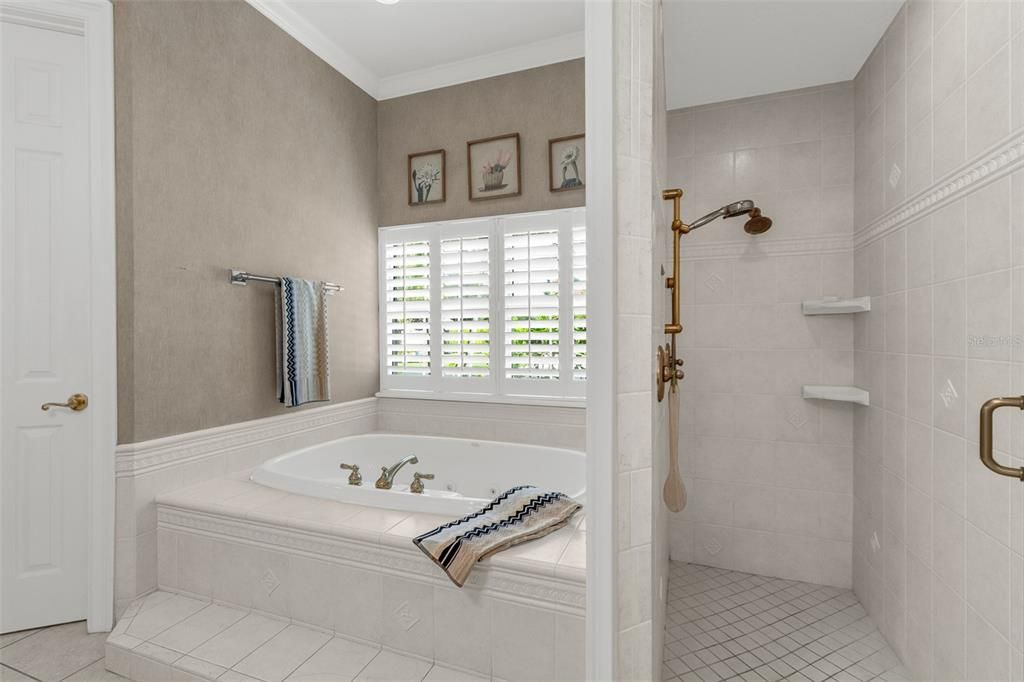 For Sale: $1,575,000 (5 beds, 4 baths, 3965 Square Feet)