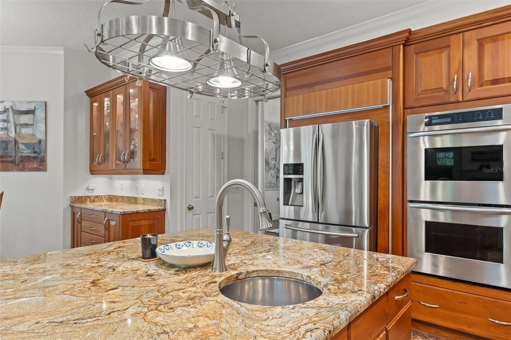 For Sale: $1,575,000 (5 beds, 4 baths, 3965 Square Feet)