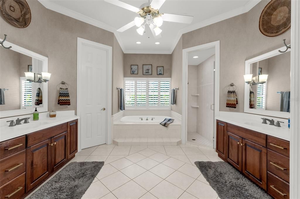 For Sale: $1,575,000 (5 beds, 4 baths, 3965 Square Feet)