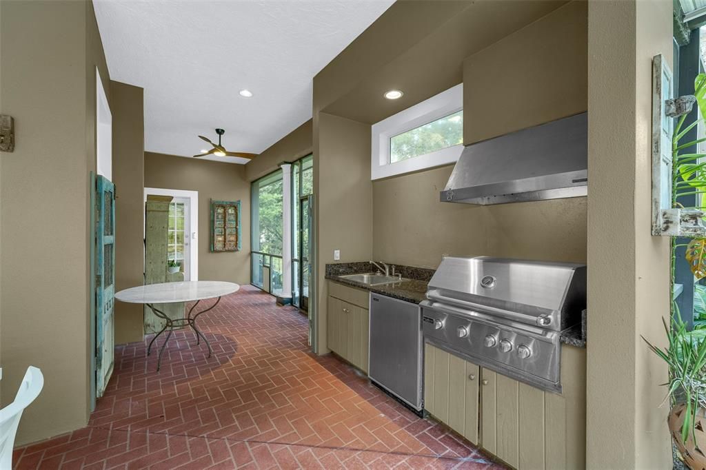 For Sale: $1,575,000 (5 beds, 4 baths, 3965 Square Feet)