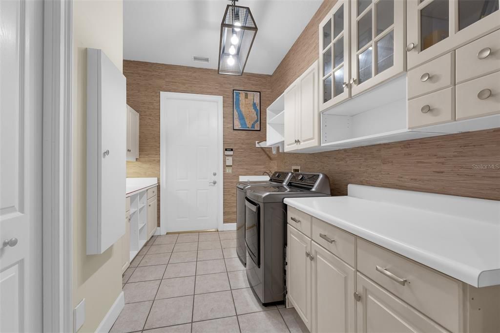 For Sale: $1,575,000 (5 beds, 4 baths, 3965 Square Feet)